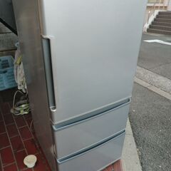 AQUA  3ドア冷蔵庫　270L    お掃除してます　　直接...