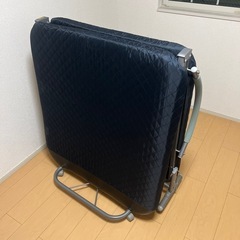 折りたたみベットの画像