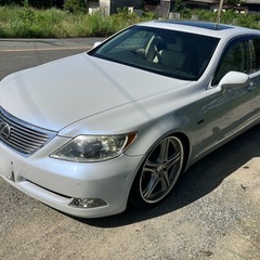 フリップダウンモニター付き！ レクサス LS460