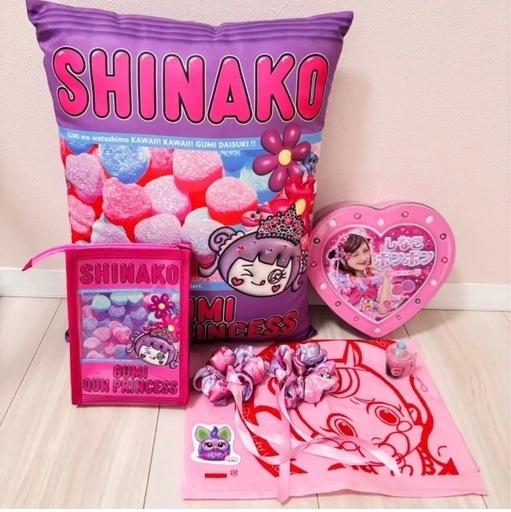 しなこちゃん　グッズ　セット　シュシュ　キーホルダー　ショッパー　ポーチ　ベビたぴ