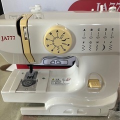 大幅値下げ値下げしました！janome コンパクト電動ミシン　フットスイッチ付き　の画像
