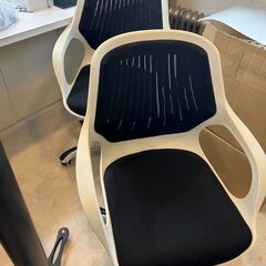 白イス2脚差し上げます。の画像