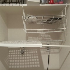 棚下吊り下げ2個、突っ張り棒&台セット1個の画像