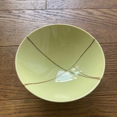 割れた食器を金継ぎします