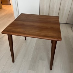 ダイニングテーブル