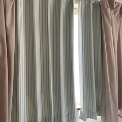 明るさから保護する美しいミントグリーンのカーテン 135 cm