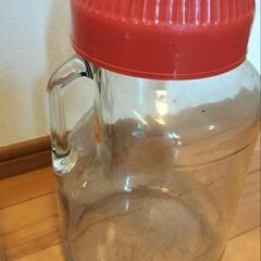 果実酒、シロップ漬け用の瓶4リットル×2本ですの画像