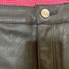 新品未使用 H&M フェイクレザー　ショートパンツ　Lサイズの画像