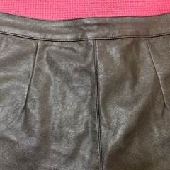新品未使用 H&M フェイクレザー　ショートパンツ　Lサイズの画像
