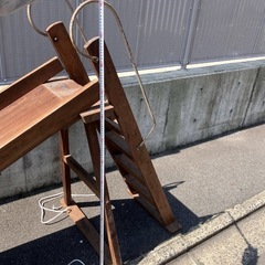 古い木製の滑り台の画像