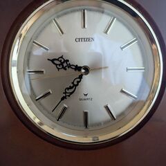 citizen quarts 木製置時計　木の削り出しの画像