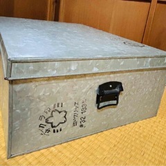 昭和レトロ　ブリキ衣装ケースの画像