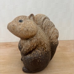 期間限定7/20処分します リスの置物　焼き物　お庭の飾りの画像