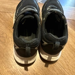 子供用スニーカー　22.0cm 男の子　ブラック　防水　ABCマート　マジックテープの画像