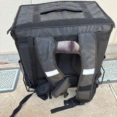 ウーバーイーツ配達バッグの画像
