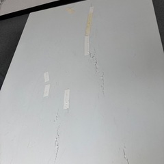 机、作業台　天板のサイズ800×600mm.  天板の劣化や傷あり。作業台等にお使いください。の画像