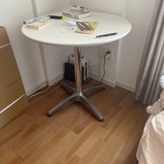 【無料】オシャレカフェ丸テーブル