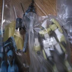 組み立て済みのガンプラの画像
