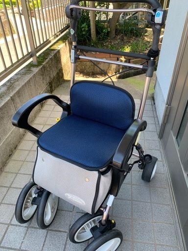 シルバーカー　介護用品