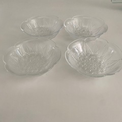 ガラス食器　可愛いお花柄４個セットの画像