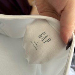GAP タグ付き ベーシックトップスの画像