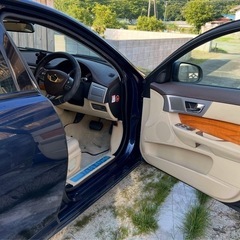 中古車　ジャガーXF 紺色　車検残1年3ヶ月以上の画像