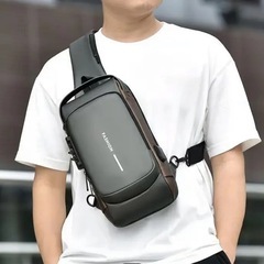 🉐簡易防水ロック付きクロスボディバッグ❣️の画像