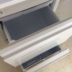 YJT10938【SHARP/シャープ 3ドア冷蔵庫】美品 2022年製 SJ-GW35H-R 家電 キッチン 冷蔵冷凍庫 両開きドア 自動製氷 350Lの画像