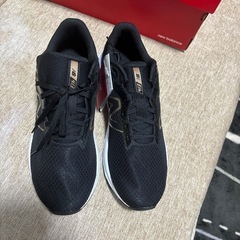 新品未使用品ニューバランスシューズ
の画像
