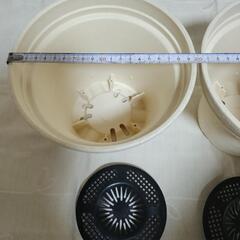 値下げしました　プラスチック鉢２つセットの画像