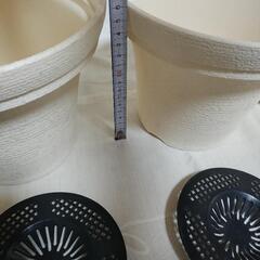 値下げしました　プラスチック鉢２つセットの画像