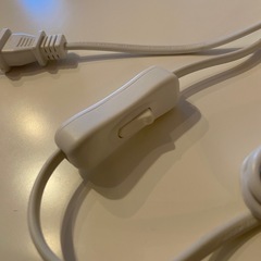 テーブルランプ ホワイト (ikea)の画像