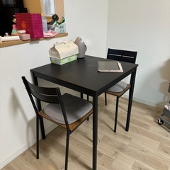 ダイニングテーブル　椅子二個　黒　IKEA