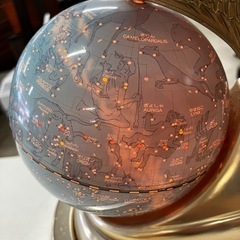 Y2506-709 星座球付き地球儀 上のつまみ回すとライト点きます 中古の画像