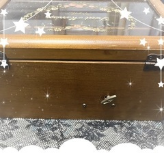 オルゴール付きのアクセサリー入れの画像