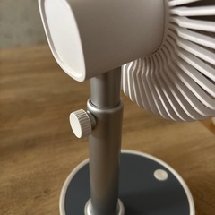 卓上ポータブル扇風機の画像