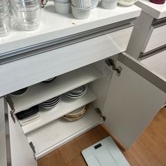 食器棚の画像