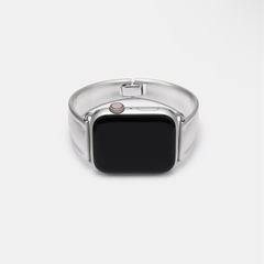 h'eres Apple Watch silver band