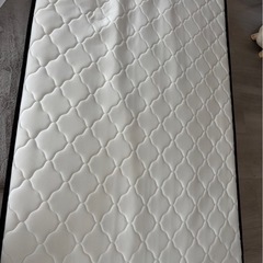 現行品⭐︎マットレス付きセミダブルベットフレームの画像