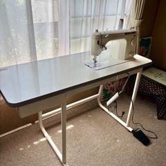 ★JUKI  ミシン SPUR98  台付 (おまけ付き)の画像