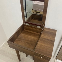 ドレッサー&ミニ椅子の画像