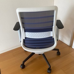 KOPLUS Tonique トニックチェア TONIQUE 肘付 腰当付 オフィスチェア デザイン性 操作性 機能性 高機能チェア 高品質 オフィス家具 メッシュチェア ワークチェア デスクチェア オランダ 事務椅子 回転椅子 オフィスチェア チェアー デスクチェア コプラス の画像
