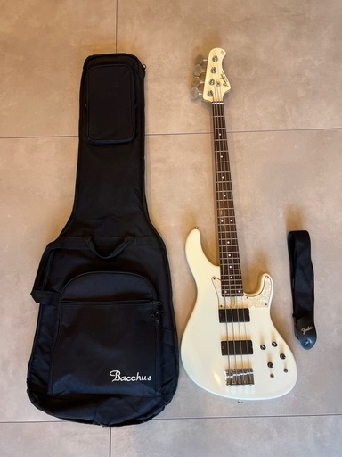 エレキベース　Bacchus