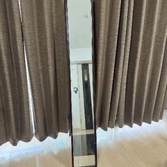 全身鏡です。良品です。薄く畳むこともできます。