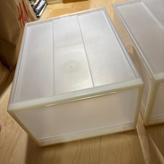 プラスチック衣装ケースの画像