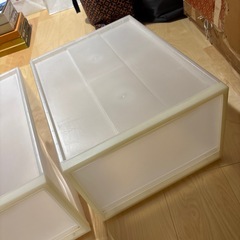 プラスチック衣装ケースの画像