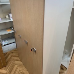 店舗、出張買取実施中★鍵付き4連ロッカー　ベージュの画像