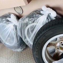 超お得 YOKOHAMA製の14インチノーマルタイヤホイール付きの画像
