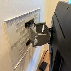 FUNAI40型テレビ　壁掛け金具付きの画像