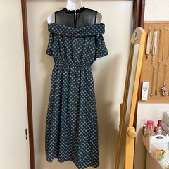 オフショルロングワンピースの画像